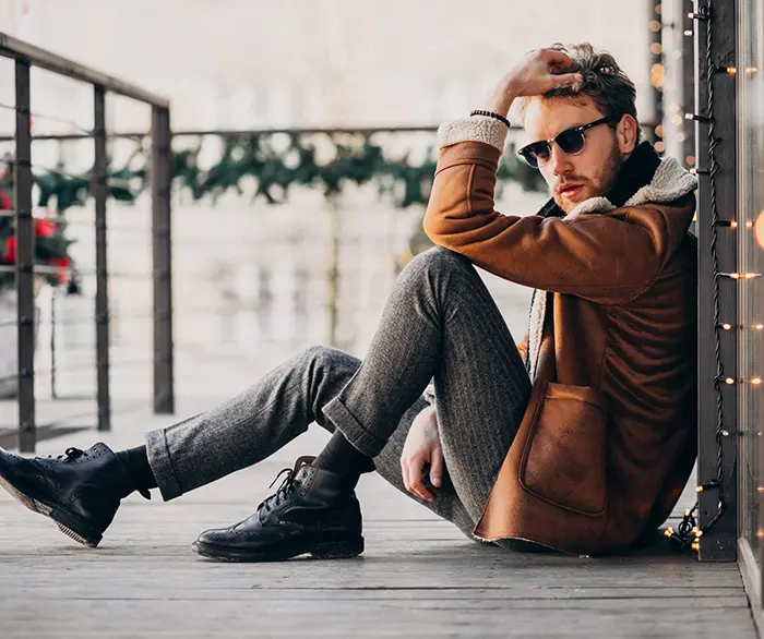 استایل زمستانی مردانه با بوت های مردانه مشکی