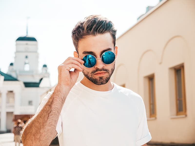 بهترین انتخاب عینک آفتابی برای صورت الماسی‌شکل